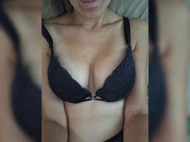 Kira19991999 webcam