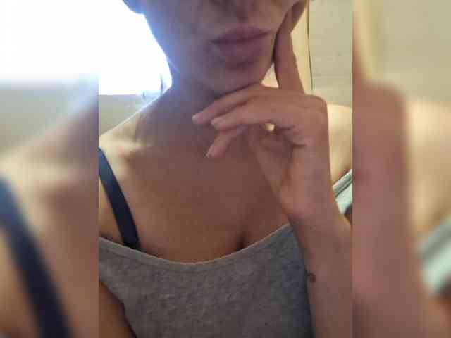 Kira19991999 webcam