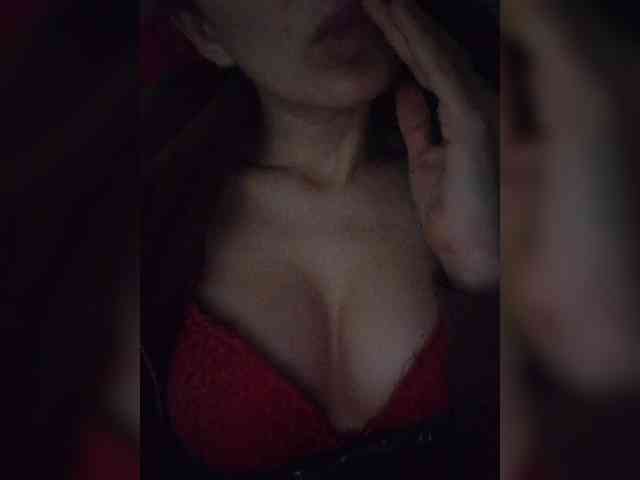 Kira19991999 webcam