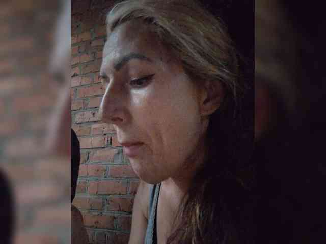 Kira19991999 webcam