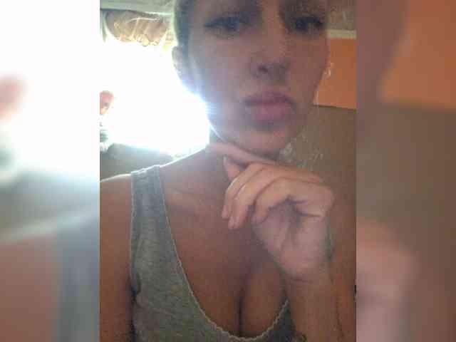 Kira19991999 webcam