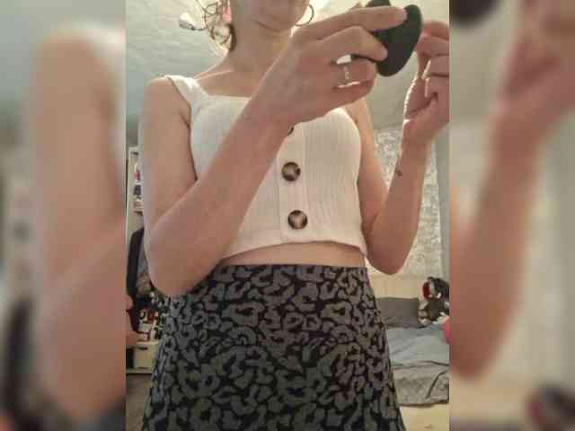 Kira19991999 webcam