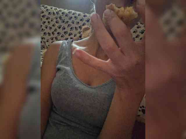 Kira19991999 webcam