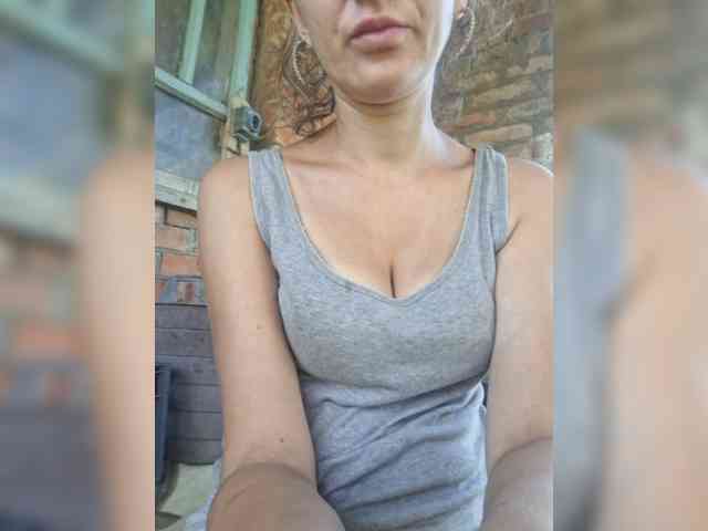 Kira19991999 webcam