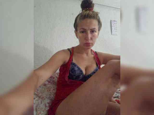 Kira19991999 webcam