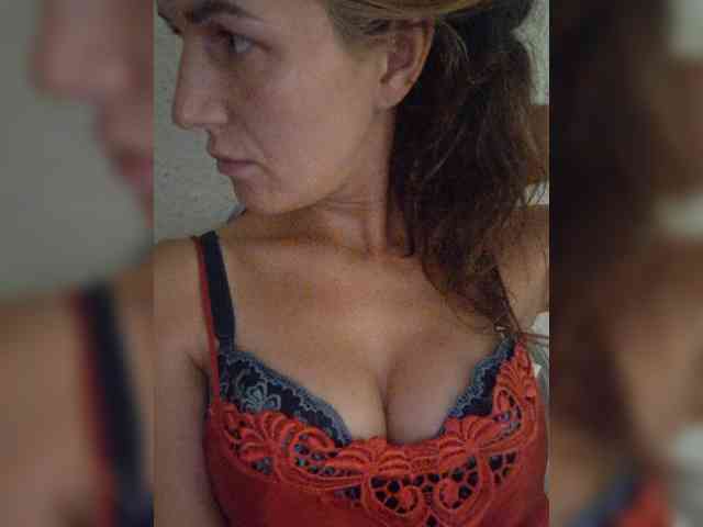 Kira19991999 webcam