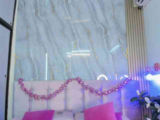 SalomeeHillss webcam