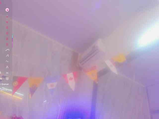 SalomeeHillss webcam