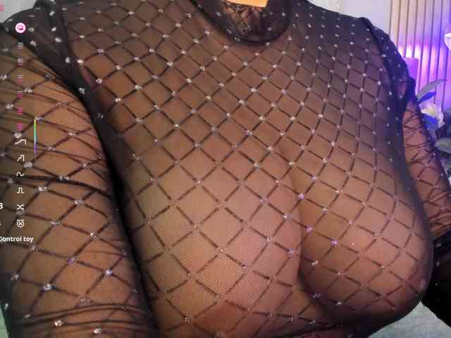 SalomeeHillss webcam