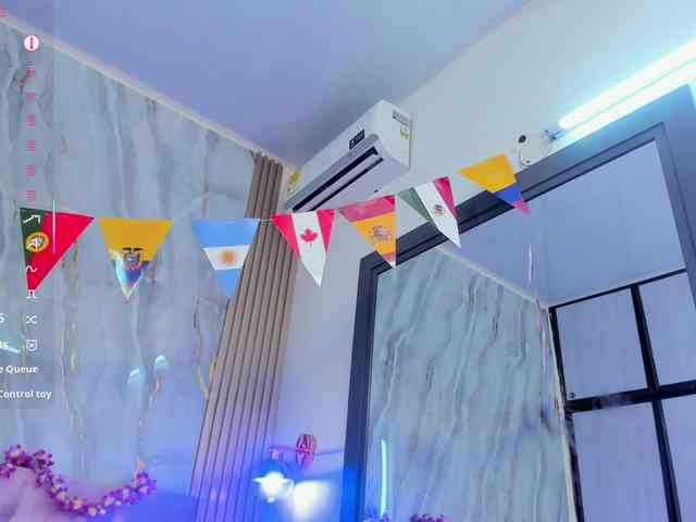 SalomeeHillss webcam