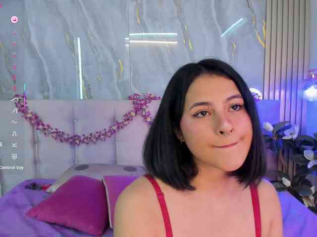 SalomeeHillss webcam