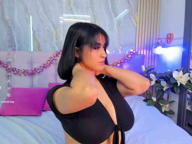 SalomeeHillss webcam