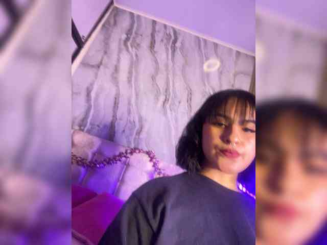 SalomeeHillss webcam