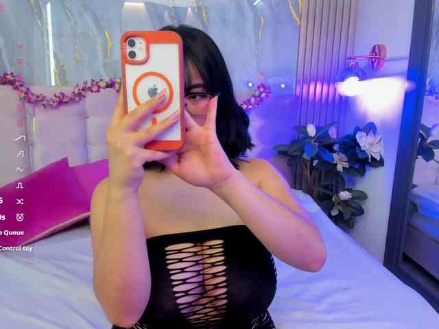 SalomeeHillss