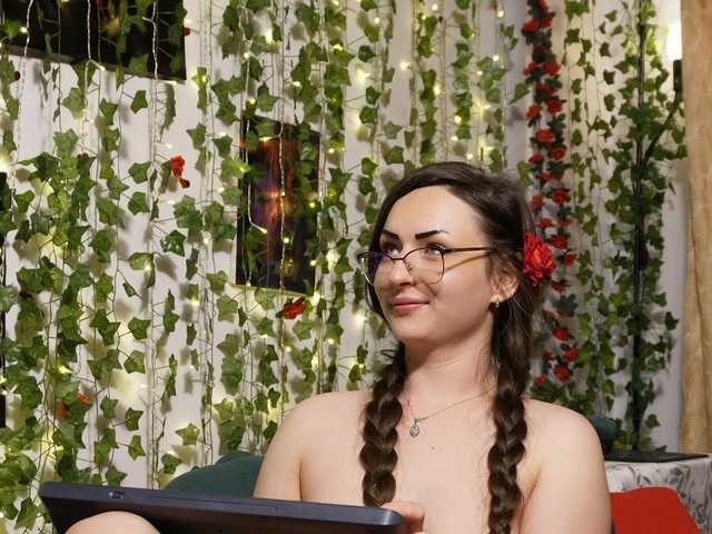NaughtYHomemadE live on BongaCams