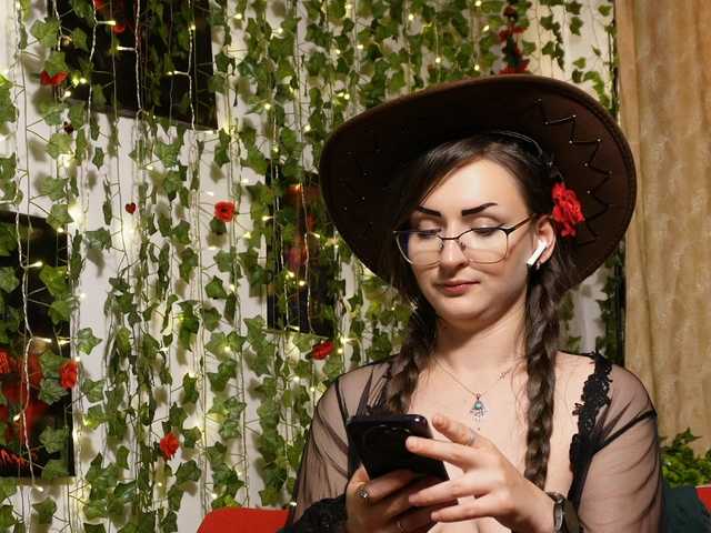 NaughtYHomemadE live cam