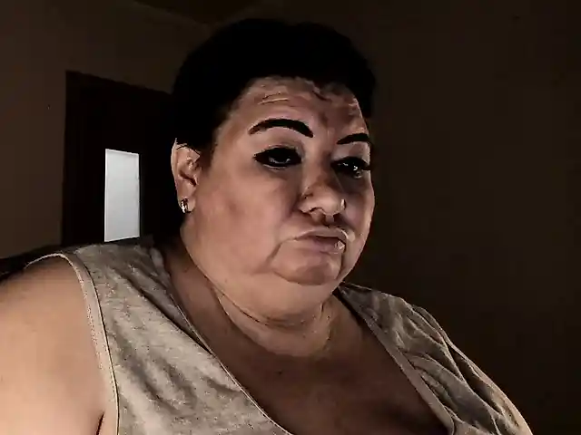 Alinahott1