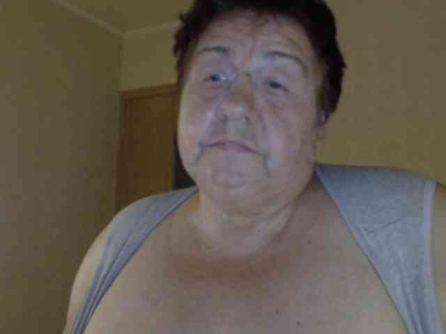 Alinahott1