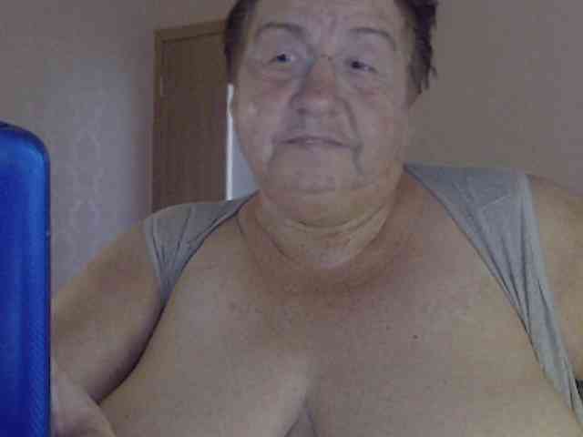 Alinahott1