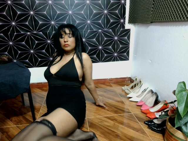 Sofipantyhot live cam on BongaCams