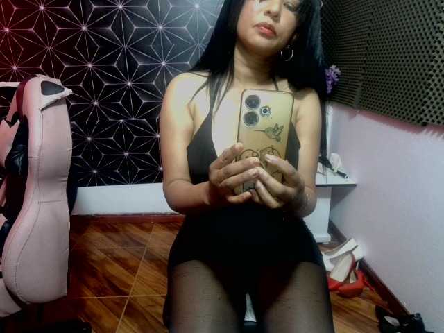 Sofipantyhot live webcam show