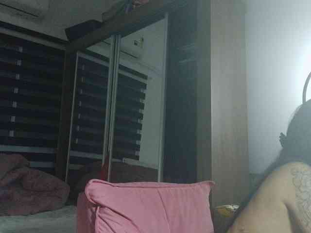 SrtaJhenny webcam