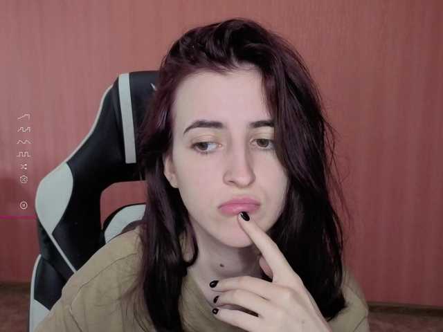 le modèle valeritiio est en webcam porno dans un show sur le site bongacams, il possède les tags suivants: White/Caucasian,Brunette,Shaved