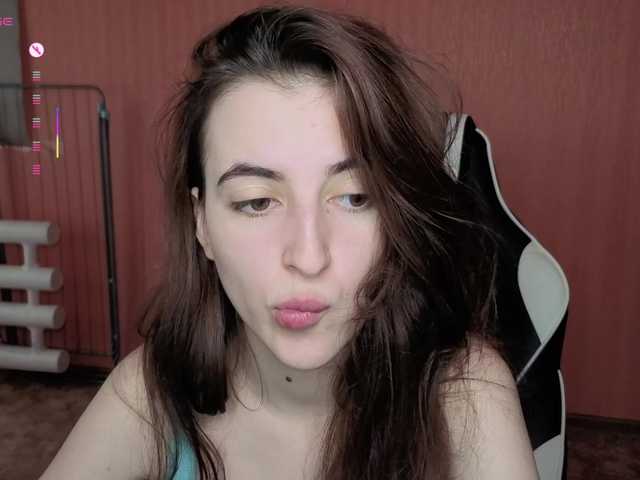 Valeritiio live cam preview