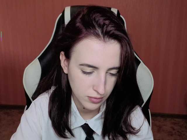 le modèle valeritiio est en webcam porno dans un show sur le site bongacams, il possède les tags suivants: White/Caucasian,Brunette,Shaved