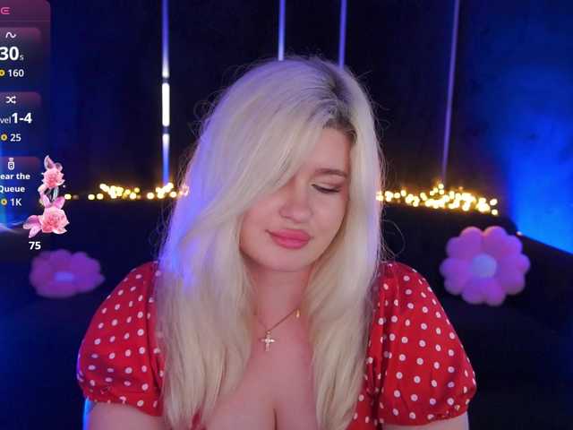 le modèle AnoraJoy est en webcam porno dans un show sur le site bongacams, il possède les tags suivants: White/Caucasian,Blonde,Shaved