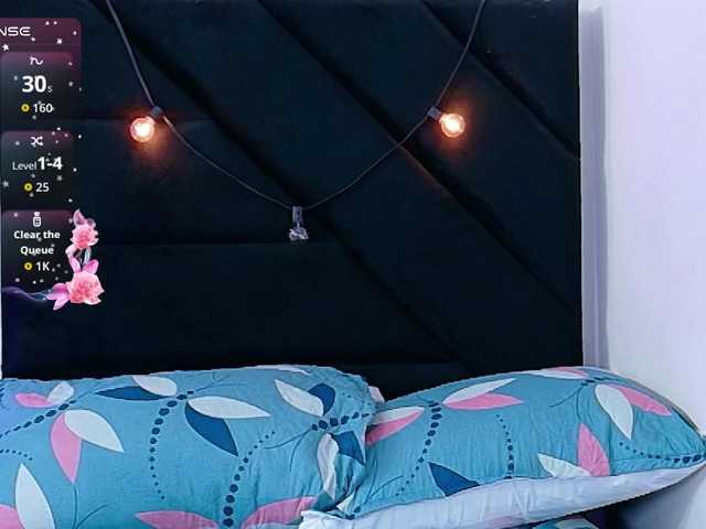 innocenthazel live cam on BongaCams