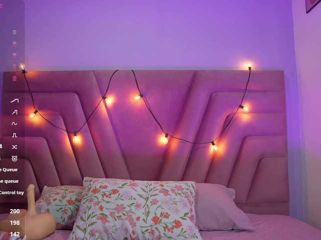 innocenthazel live cam on BongaCams