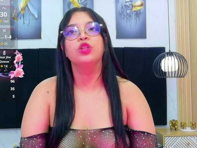 innocenthazel live cam on BongaCams