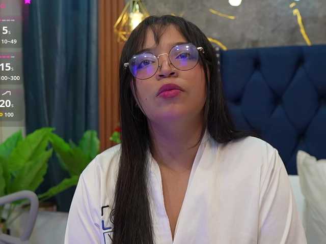 innocenthazel live cam on BongaCams