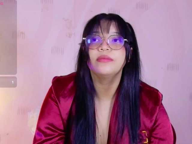 innocenthazel live cam on BongaCams