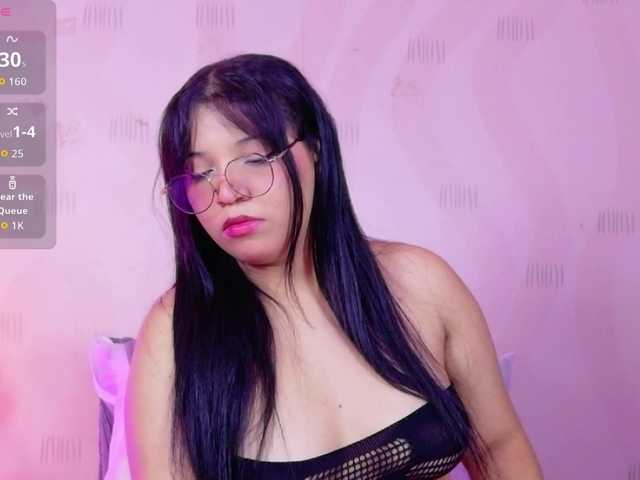 innocenthazel live cam on BongaCams