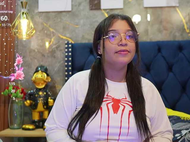 innocenthazel live cam on BongaCams