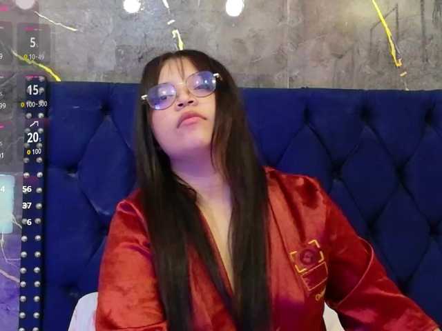 innocenthazel live cam on BongaCams