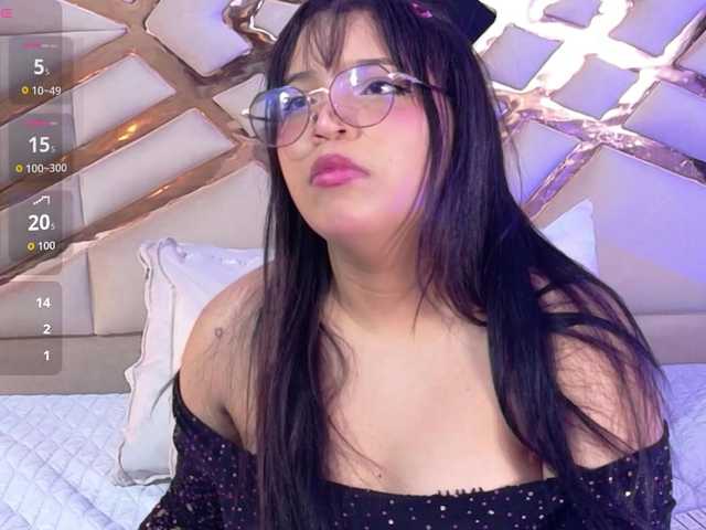 innocenthazel live cam on BongaCams