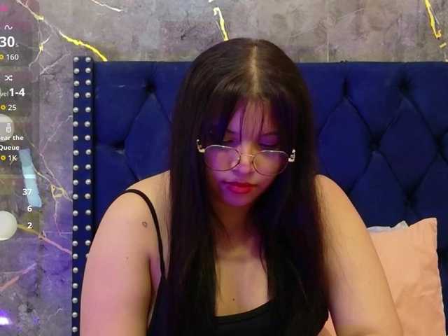 innocenthazel live webcam show