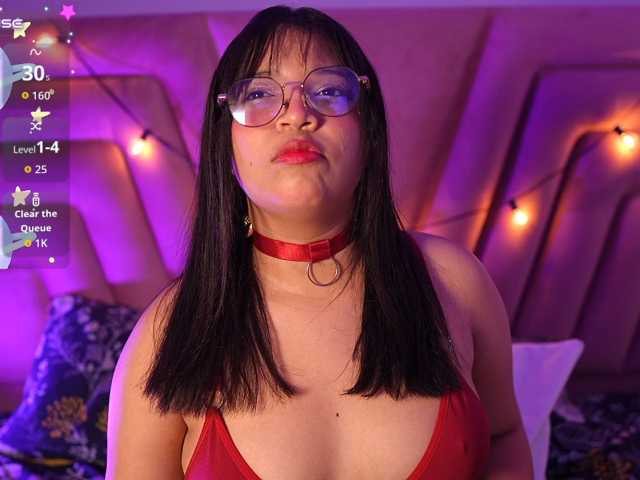innocenthazel live cam on BongaCams