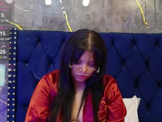 innocenthazel live cam on BongaCams