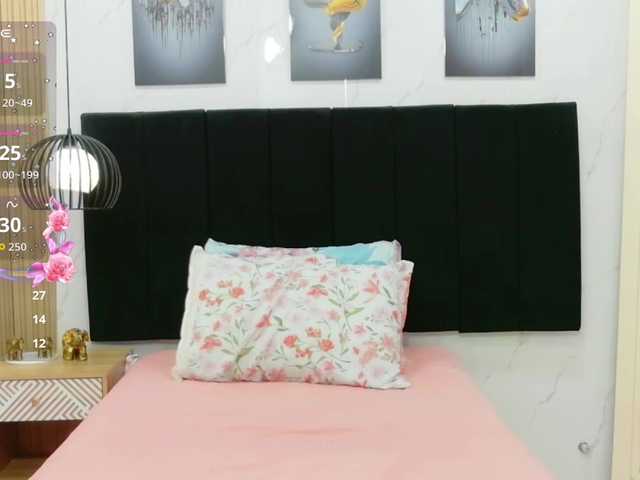 innocenthazel live cam on BongaCams