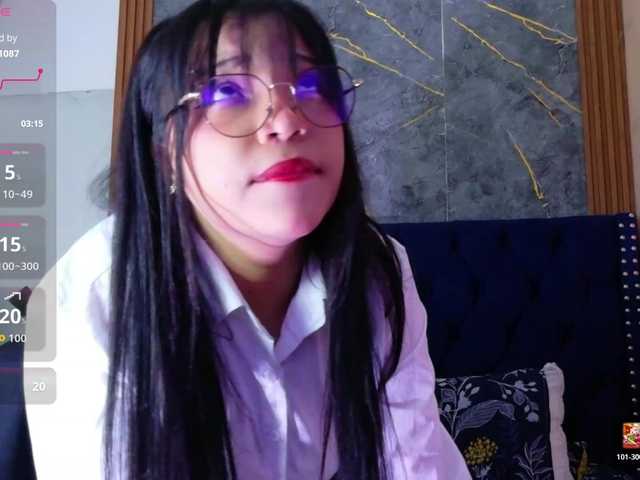 innocenthazel live cam on BongaCams