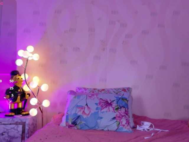 innocenthazel live cam on BongaCams