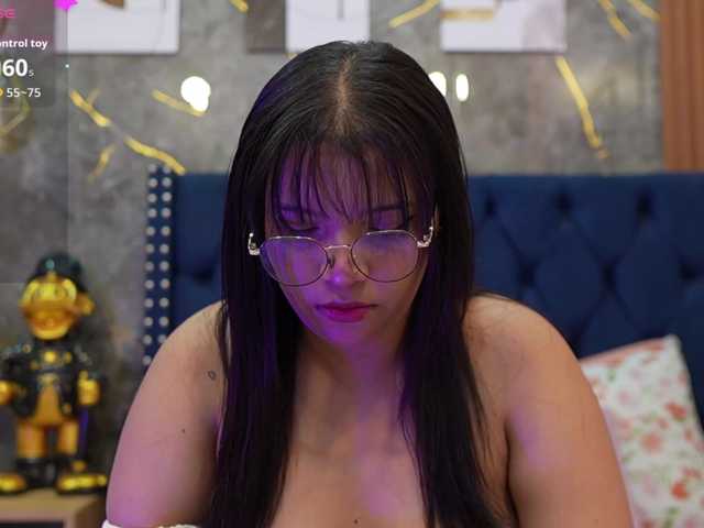 innocenthazel live cam on BongaCams