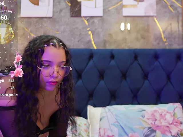 innocenthazel live cam on BongaCams