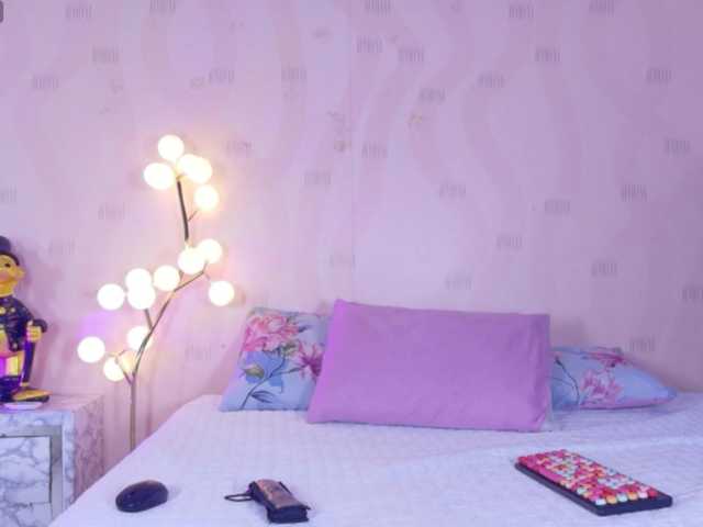 innocenthazel live cam on BongaCams