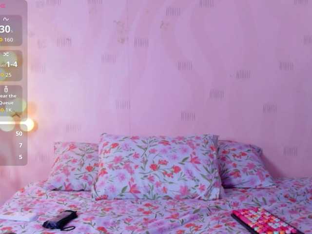 innocenthazel live cam on BongaCams
