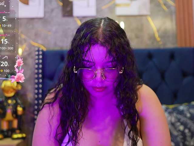 innocenthazel live cam on BongaCams
